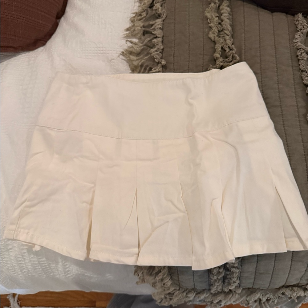 Amazon Cream Pleated Mini Skirt